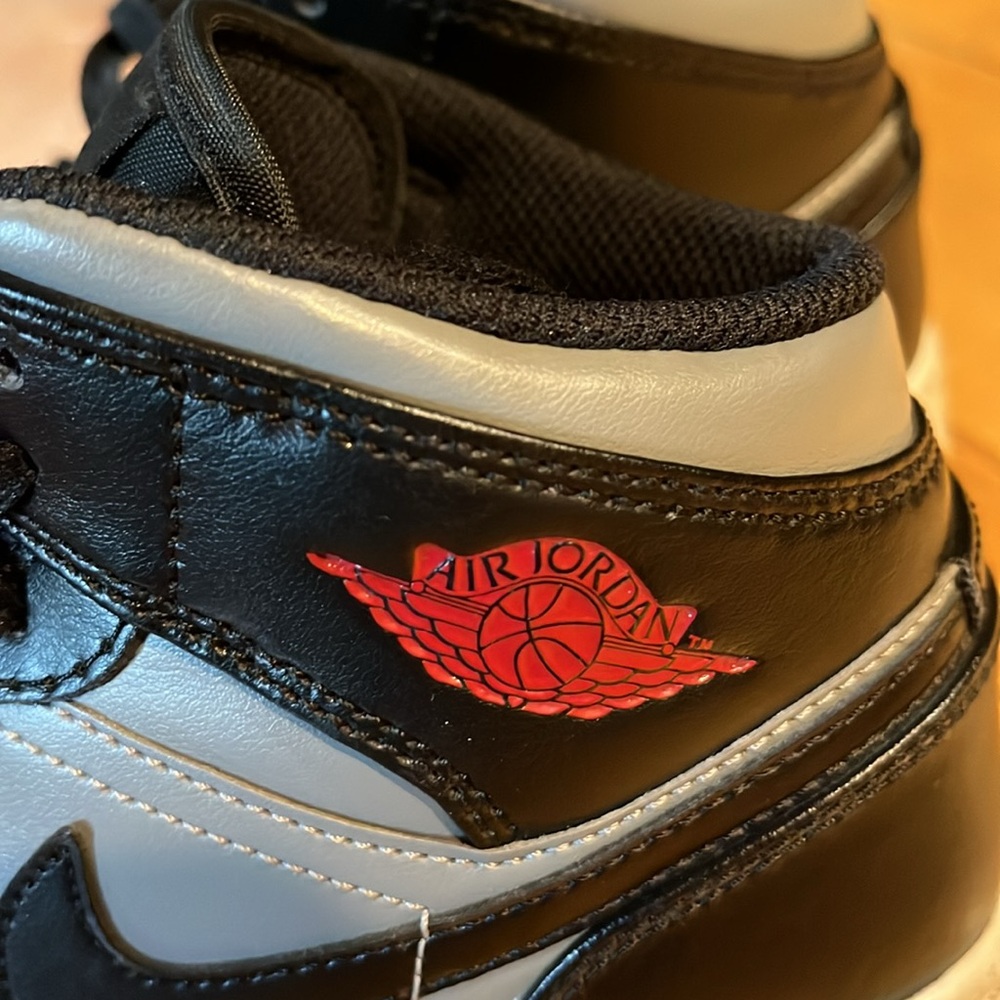 Boys Nike Air Jordan 1 Mid GS Shadow black & gray & red  sneakers size 4 - Picture 11 of 16